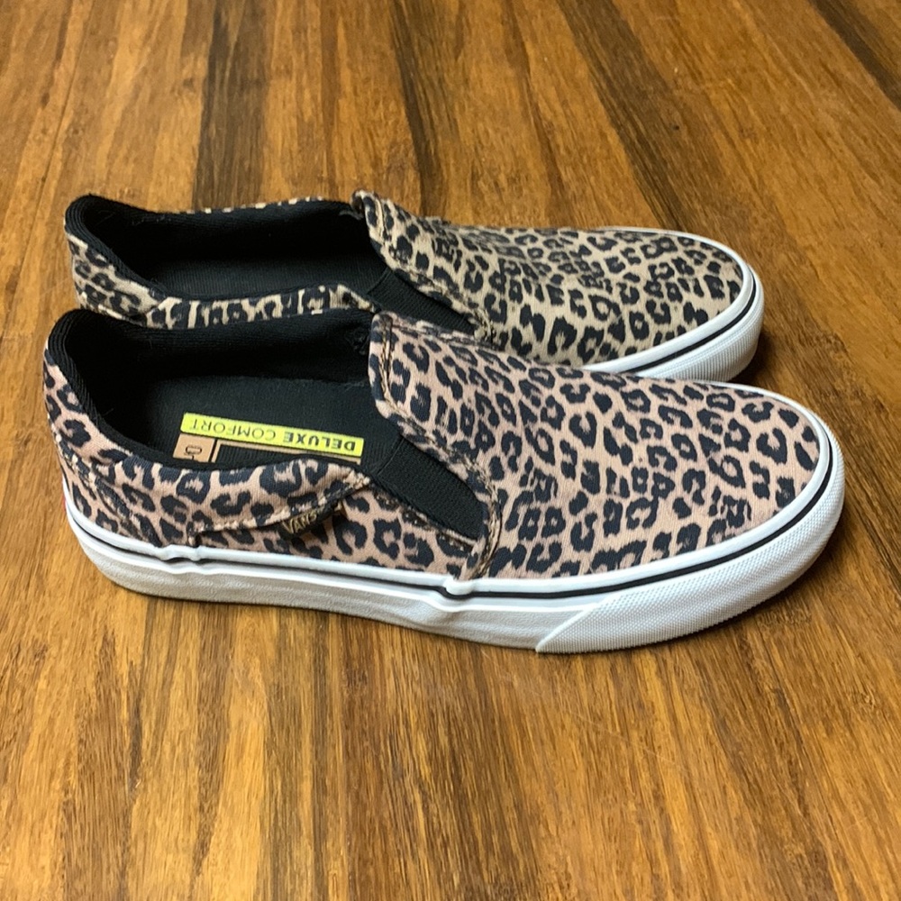 Vans leopard print woman’s size 6.5
